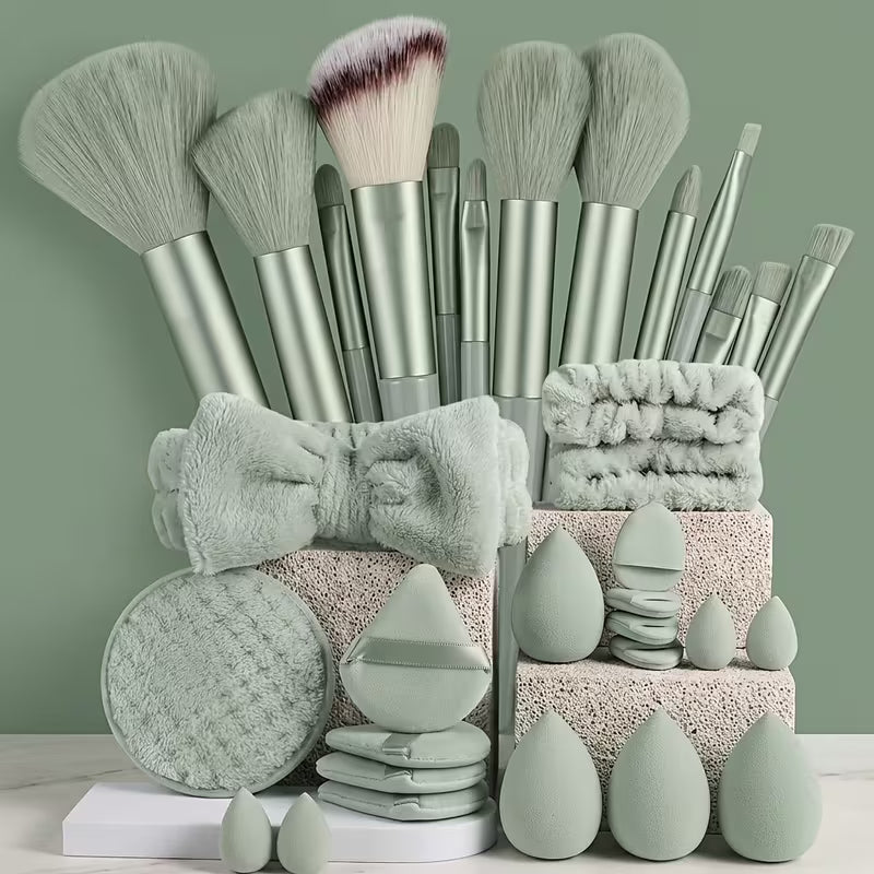 Green Makeup Brush Set, 13 Brushes and 2 Puffs with Storage Bag