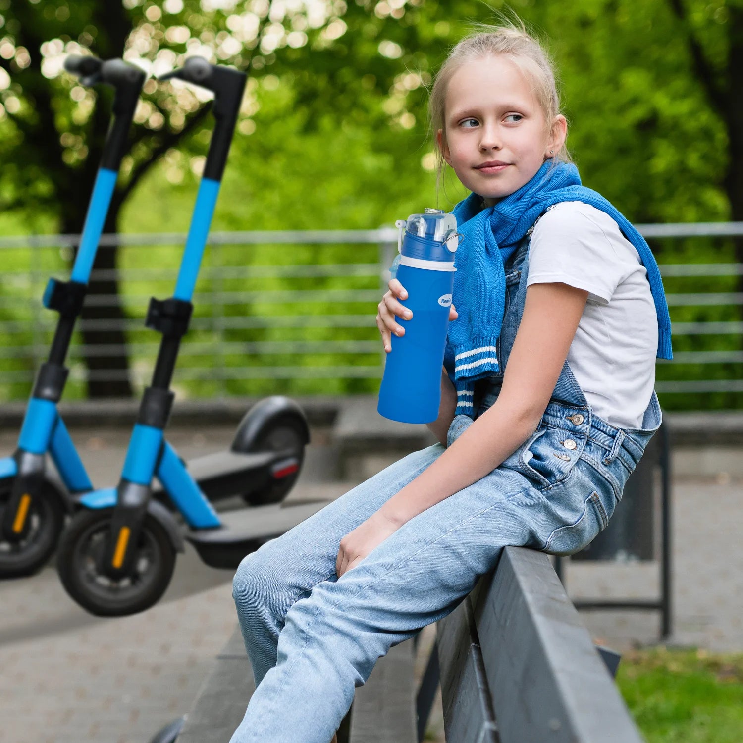 Collapsible Silicone Water Bottle 750ml 26oz Medical Grade BPA Free Leak Proof Foldable Travel Sports Outdoor Water Bottle with Carabiner
